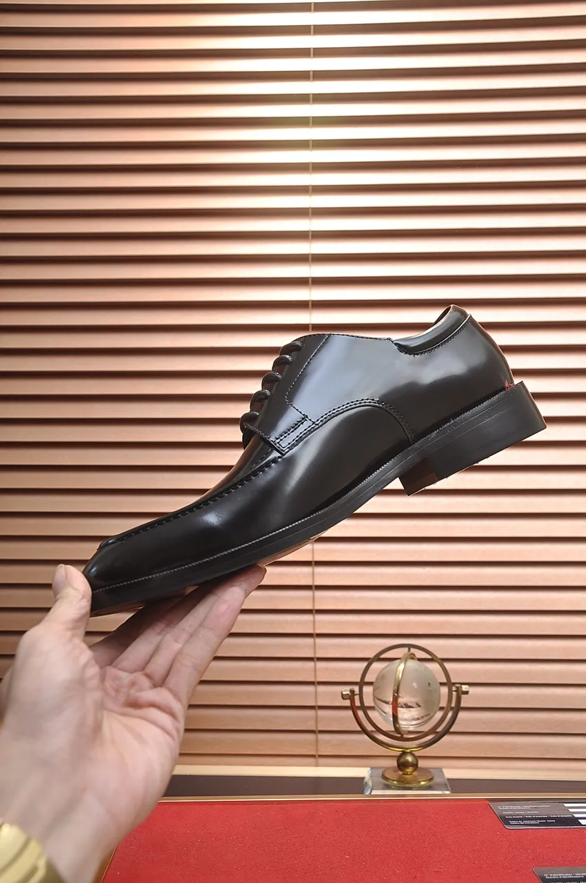Men's men's shoes 💰520💶 [LV] (original single cowhide lining) 🍀LV's latest genuine leather business suit shoes are launched simultaneously on the official website. The first-layer cowhide imported from Italy is made of heavy gold, 💥official website 1:1 rubber outsole. Versatile to wear, high-end without losing class, and the color combination is extraordinary. This four-season style is alluring when worn on your feet, showing off your big-name flair. Standard code 38-45 (45 customized)